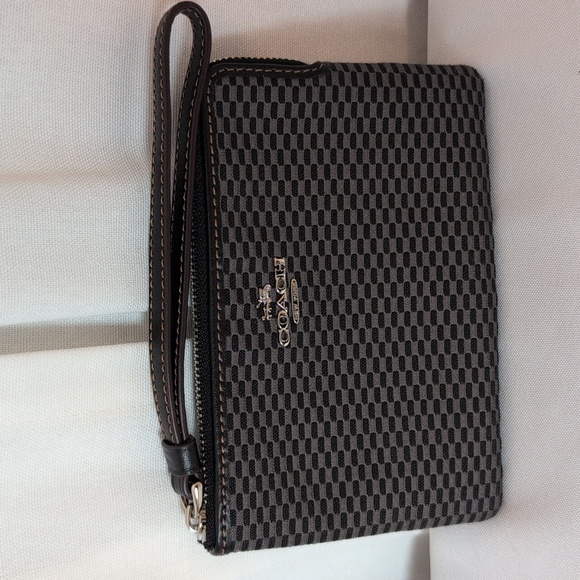 Coach Gray And Black Jacquard Wristlet NWT - Picture 1 of 5